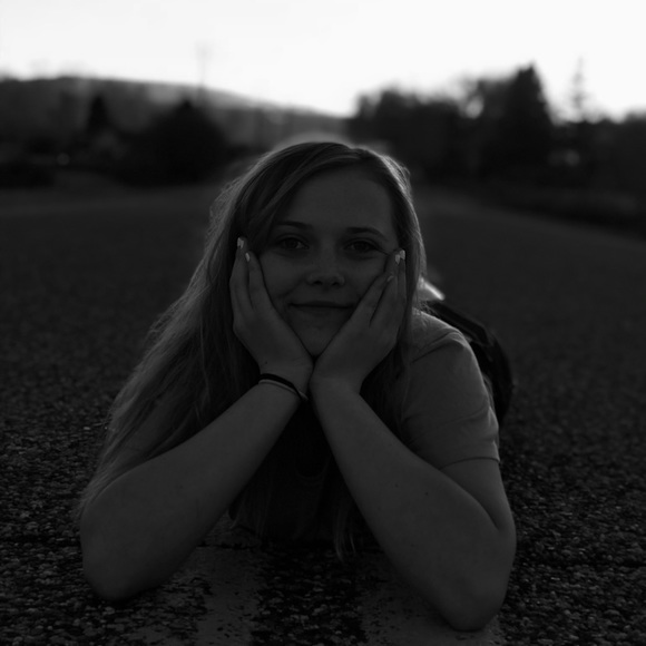 Meet your Posher, Amanda - Picture 1 of 1